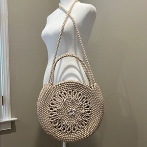 Venus braided seashell bag